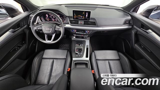 Audi Q5 — interior