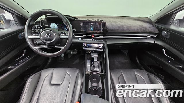 Hyundai Avante — interior