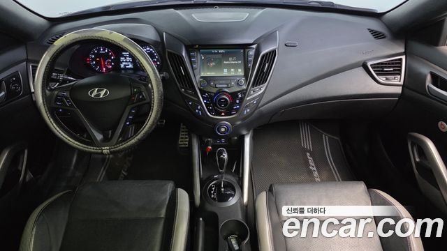 Hyundai Veloster — interior