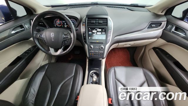 Lincoln MKC — interior
