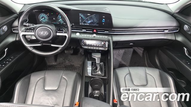 Hyundai Avante — interior