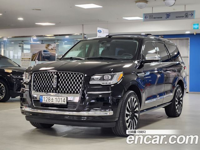 Lincoln Navigator — exterior