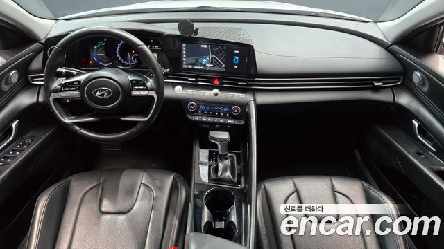 Hyundai Avante — interior