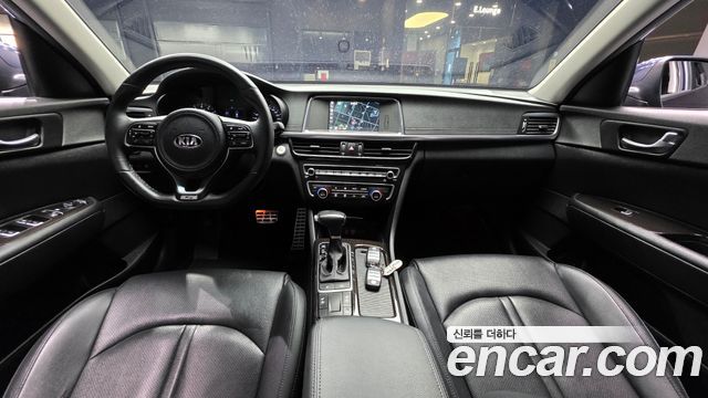 Kia K5 — interior