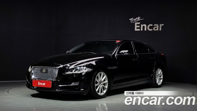 Jaguar XJ