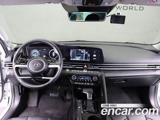 Hyundai Avante — interior