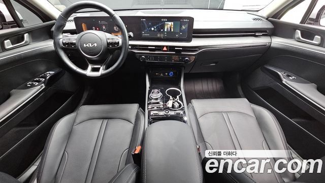 Kia K5 — interior