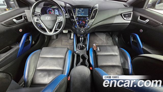 Hyundai Veloster — interior