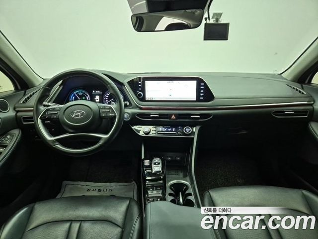 Hyundai Sonata — interior