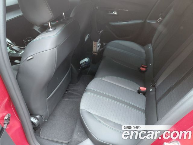Peugeot 208 — interior