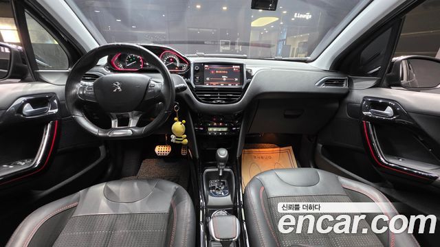 Peugeot 2008 — interior