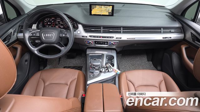 Audi Q7 — interior