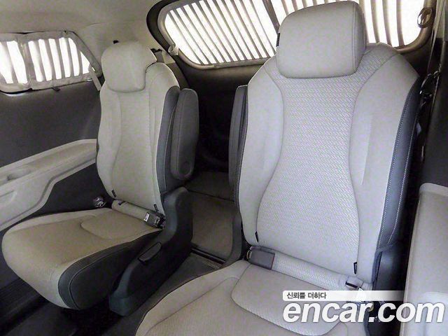 Kia Carnival — interior