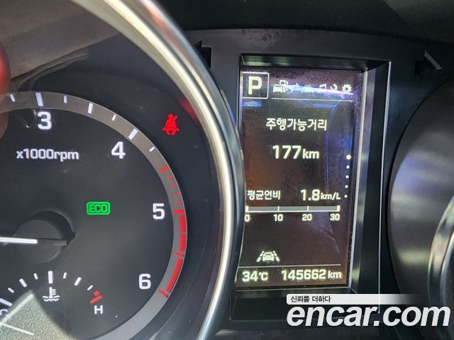 Hyundai Santa Fe — interior