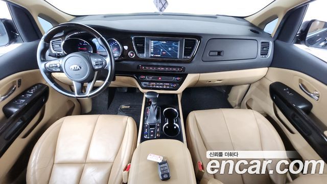 Kia Carnival — interior