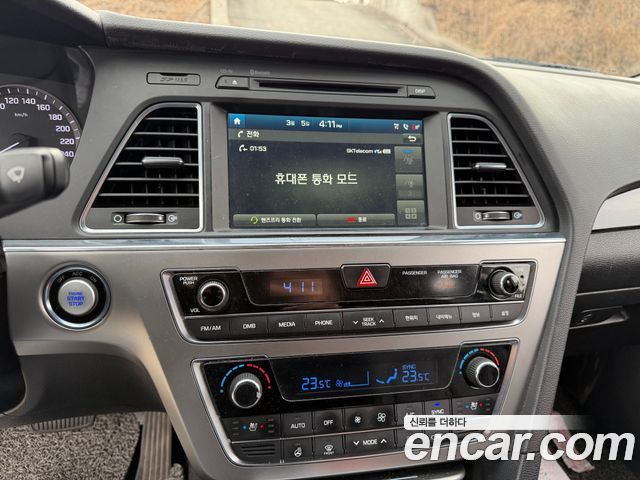 Hyundai Sonata — interior