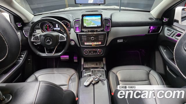 Mercedes-Benz GLE-Class — interior