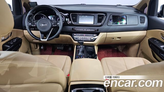 Kia Carnival — interior
