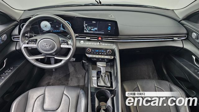 Hyundai Avante — interior