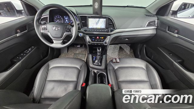 Hyundai Avante — interior