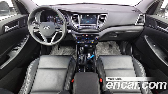 Hyundai Tucson — interior