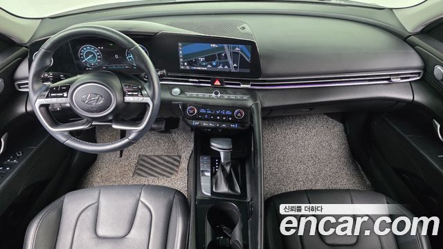 Hyundai Avante — interior