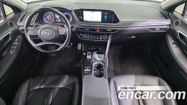 Hyundai Sonata — interior