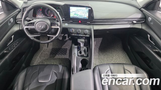 Hyundai Avante — interior