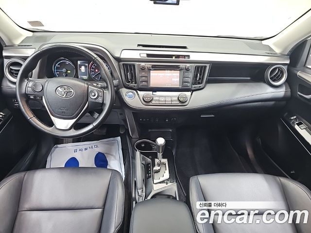 Toyota RAV4 — interior