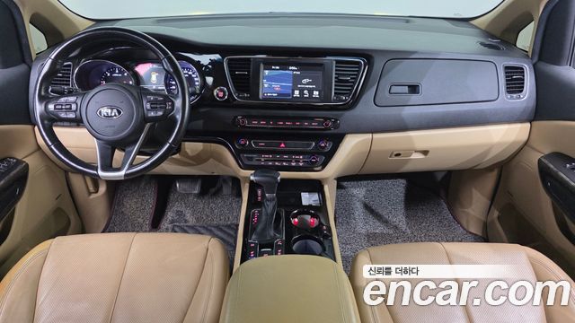 Kia Carnival — interior
