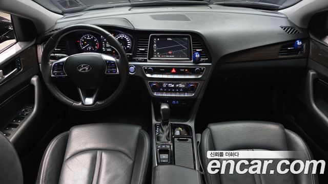 Hyundai Sonata — interior