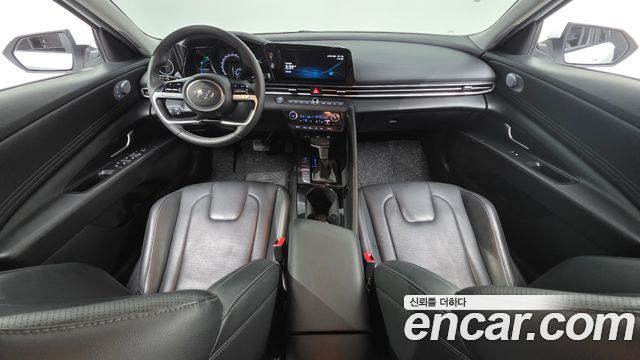 Hyundai Avante — interior