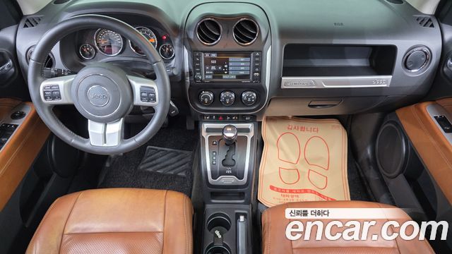 Jeep Compass — interior