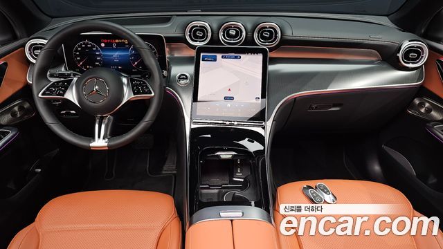 Mercedes-Benz GLC-Class — interior