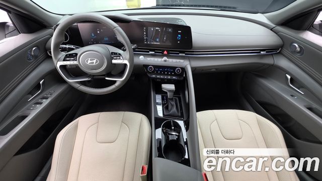 Hyundai Avante — interior
