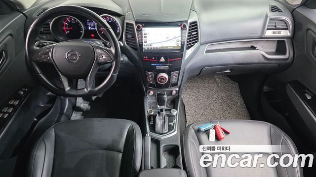 KG Mobility Tivoli — interior