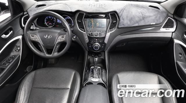 Hyundai Santa Fe — interior