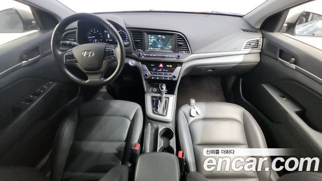 Hyundai Avante — interior