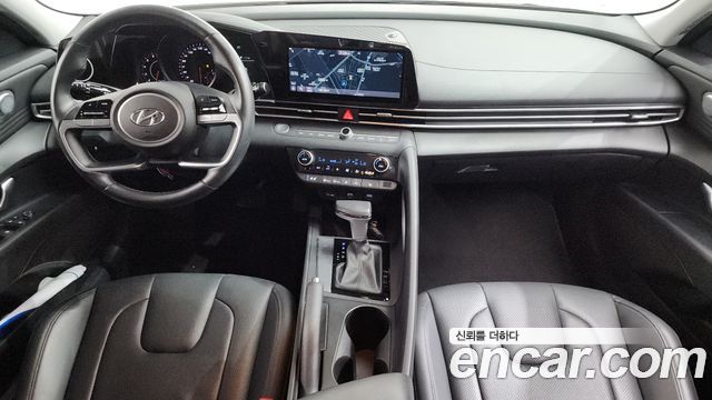 Hyundai Avante — interior