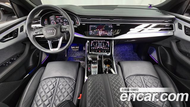 Audi Q8 — interior