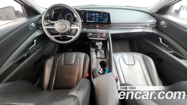 Hyundai Avante — interior