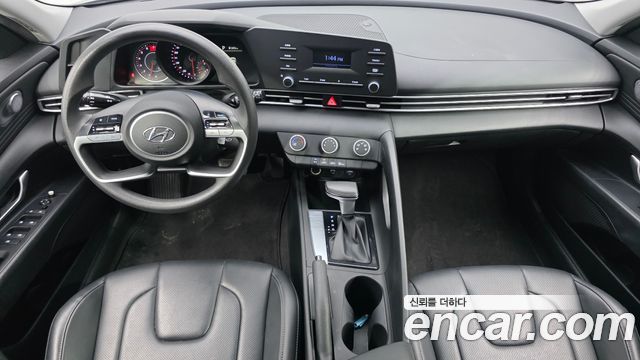 Hyundai Avante — interior
