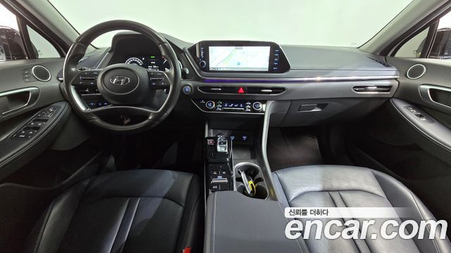 Hyundai Sonata — interior