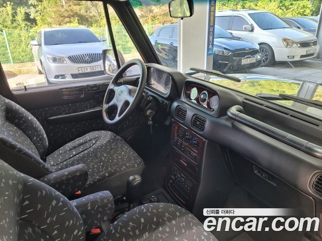 Hyundai Galloper — interior