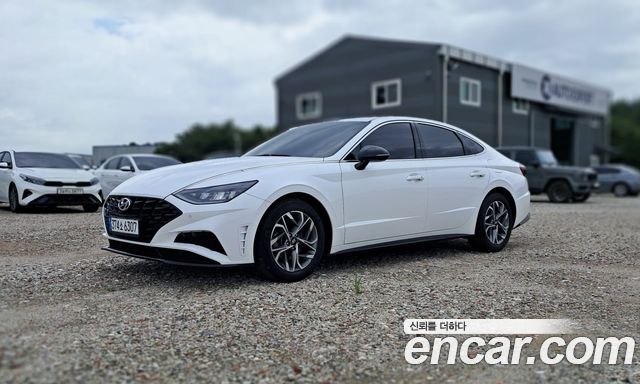 Hyundai Sonata — interior