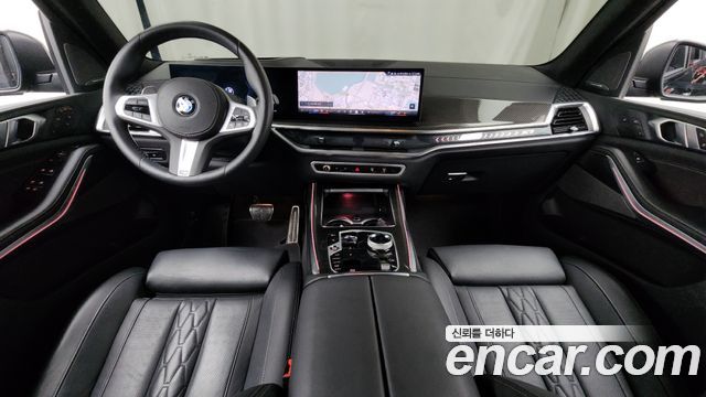 BMW X7 — interior