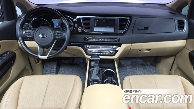 Kia Carnival — interior