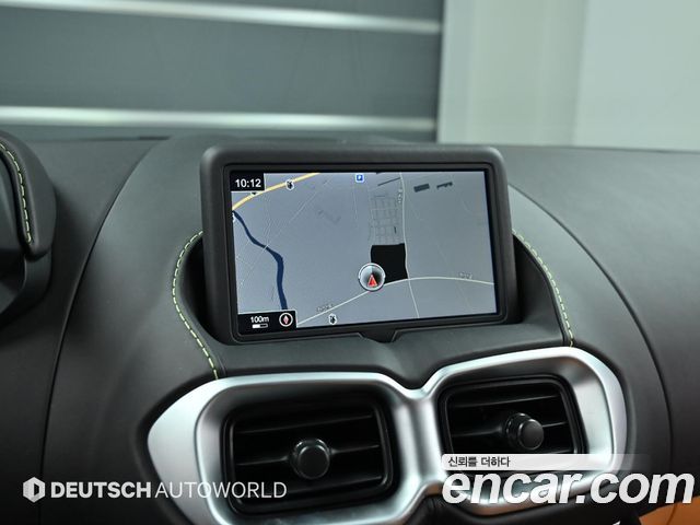 Aston Martin Vantage — interior