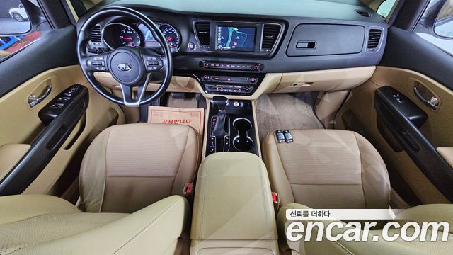 Kia Carnival — interior