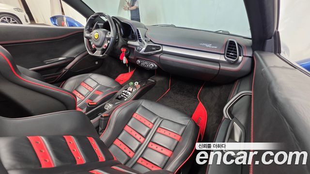 Ferrari 458 — interior